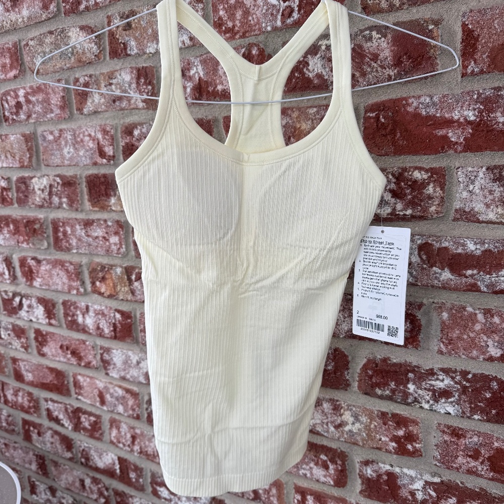 Lululemon Ebb to street tank